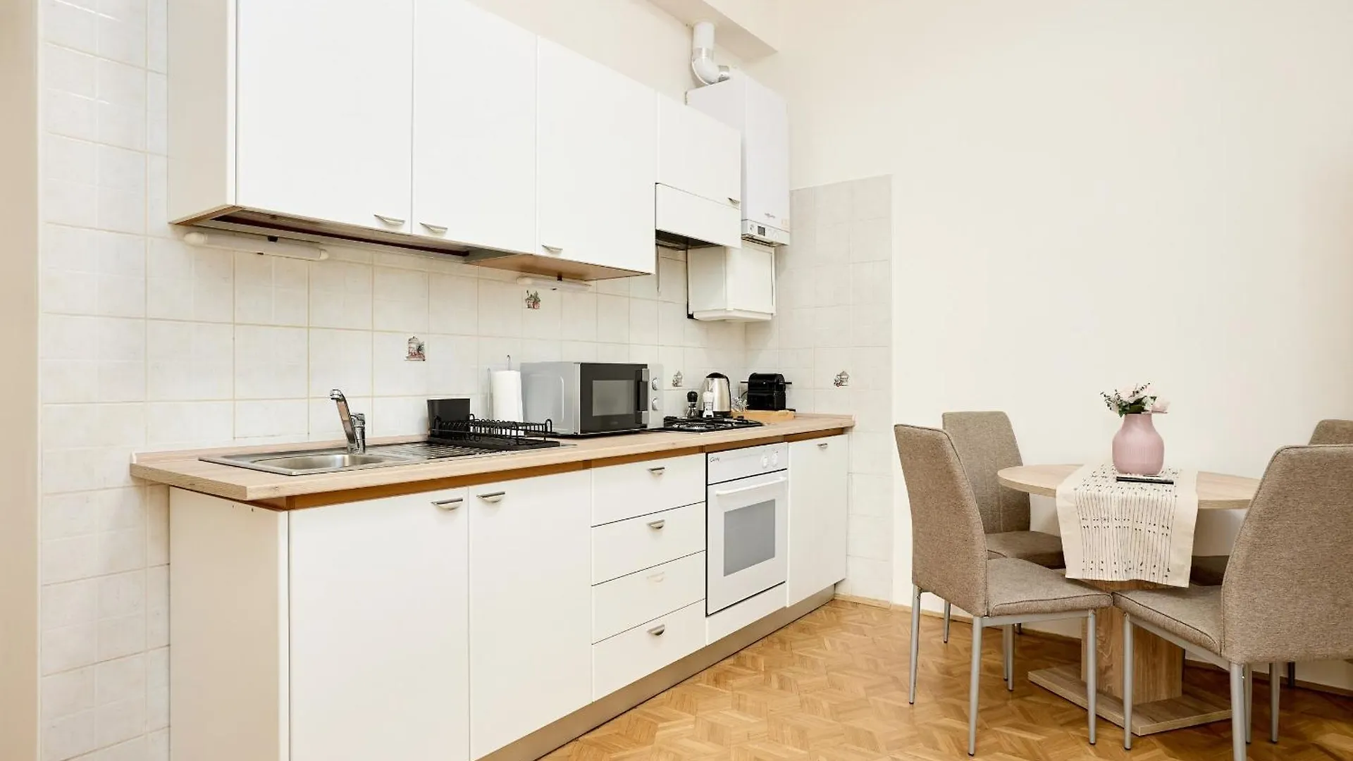 Alma Apartments 布拉格